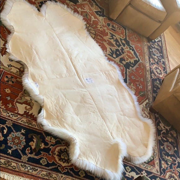 HUGE Sheepskin Rug - Picture 4 of 6